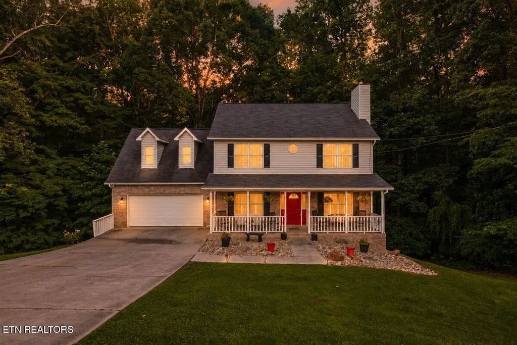 153 Autumn Drive, Clinton
