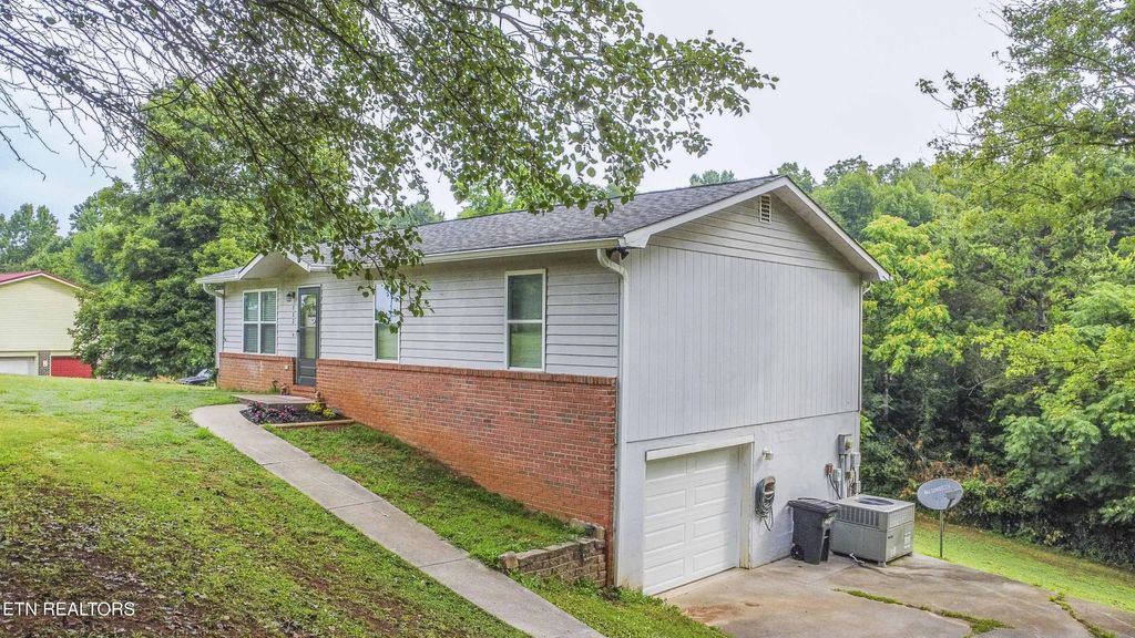 153 Trail View Drive, Loudon