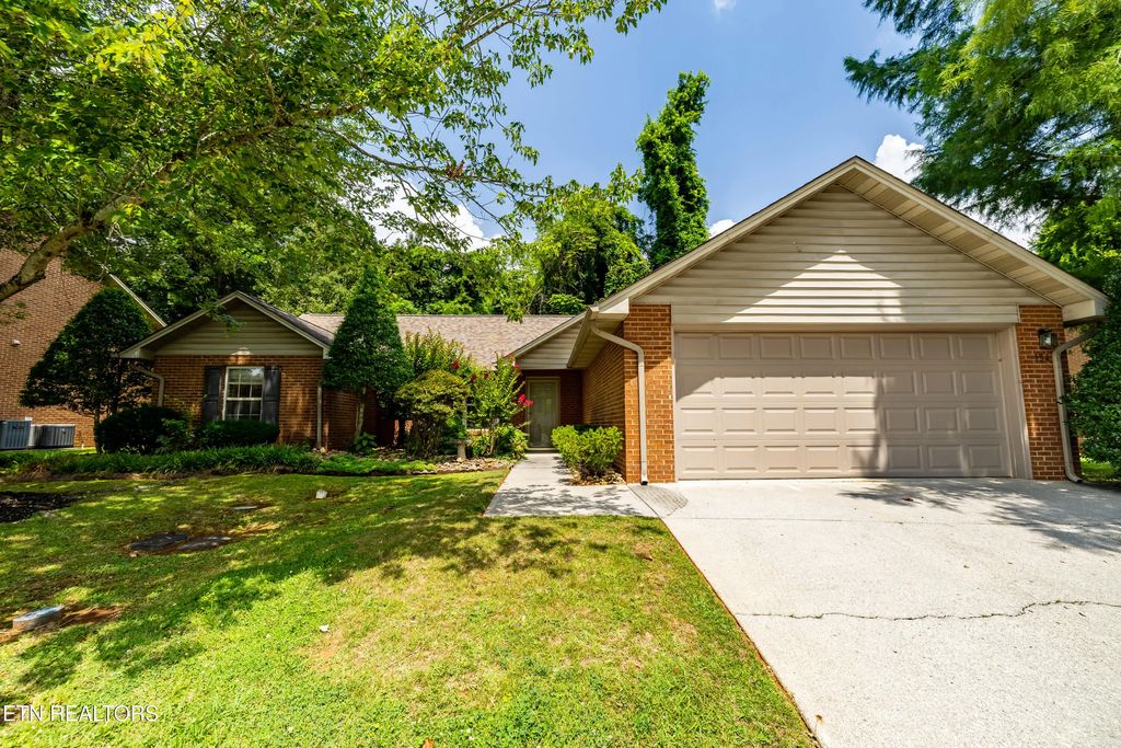 154 Manchester Drive, Maryville