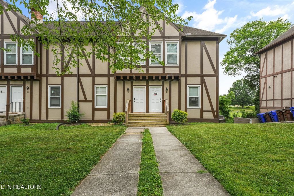 105 Arcadia Lane Apt D, Oak Ridge