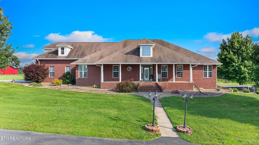670 Burchfield Rd, Dandridge