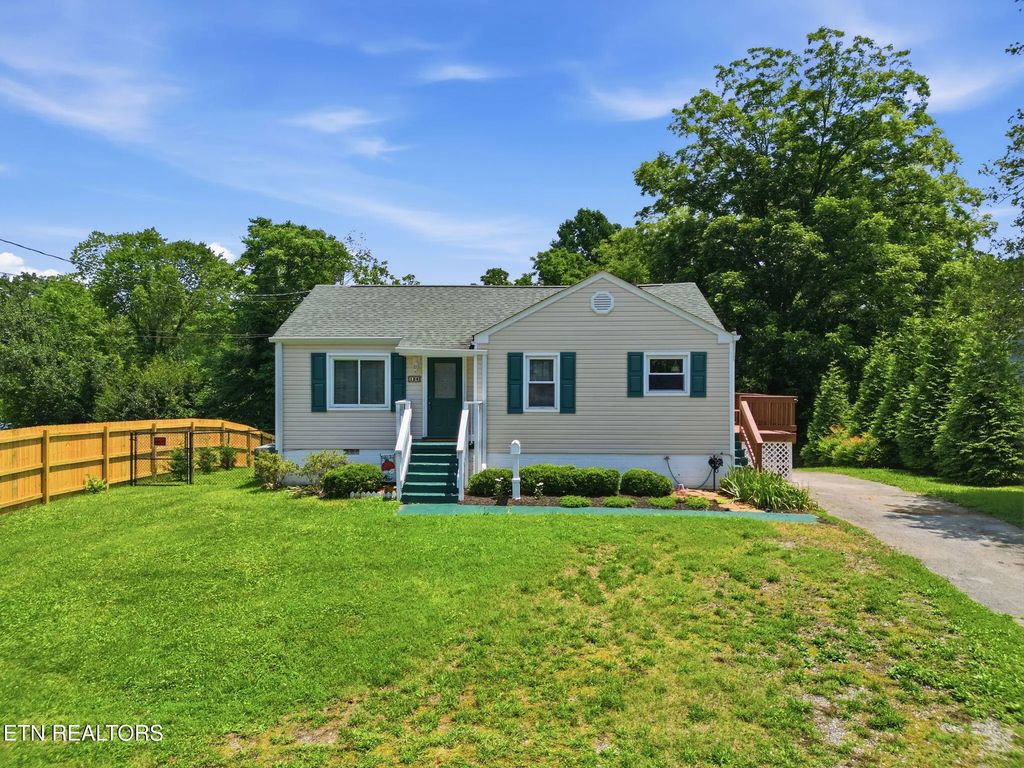 124 Salem Rd, Oak Ridge