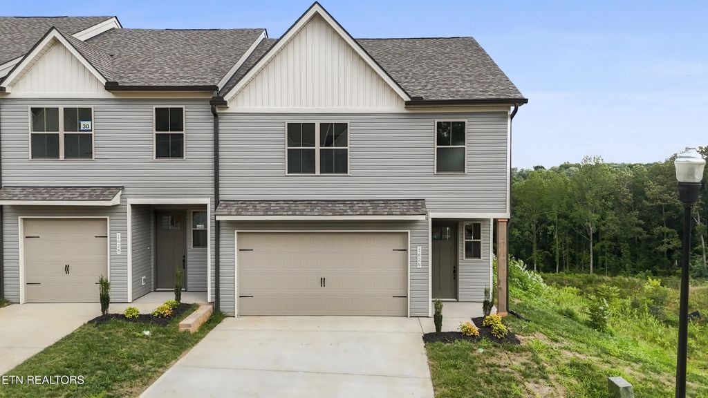 1626 Bennett Village Drive, Maryville