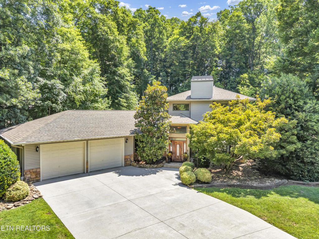 346 Fallen Oak Court, Seymour