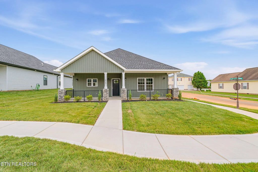 927 Stratford Ave, Sweetwater