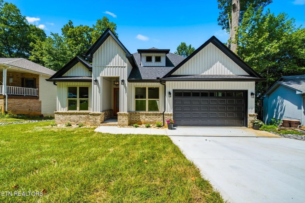 153 Inata Circle, Loudon