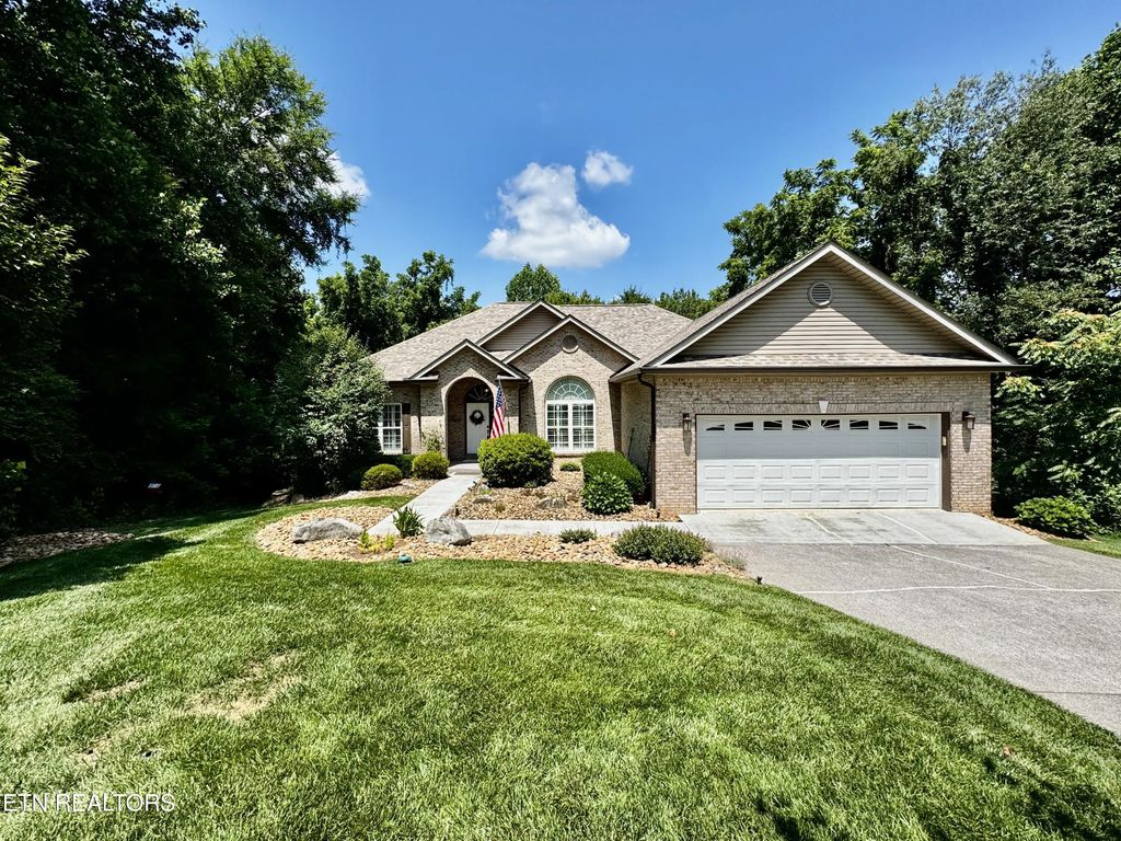 232 Mialaquo Circle, Loudon