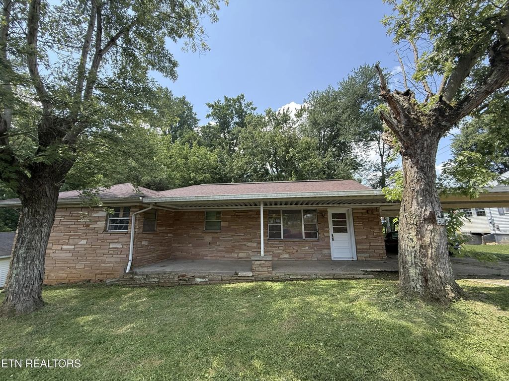 419 Carlock Ave, Harriman