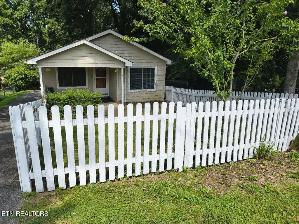 1919 Shasta Rd, Maryville