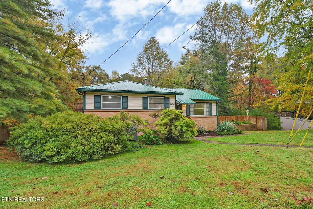 109 Wakefield Rd, Oak Ridge