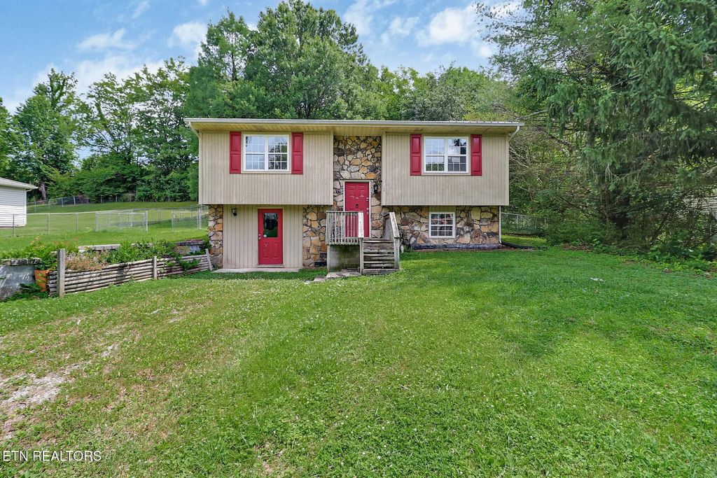 106 Willow Creek Rd, Wartburg