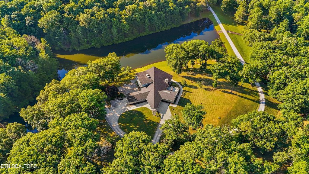 1527 Terry Rd, Oneida