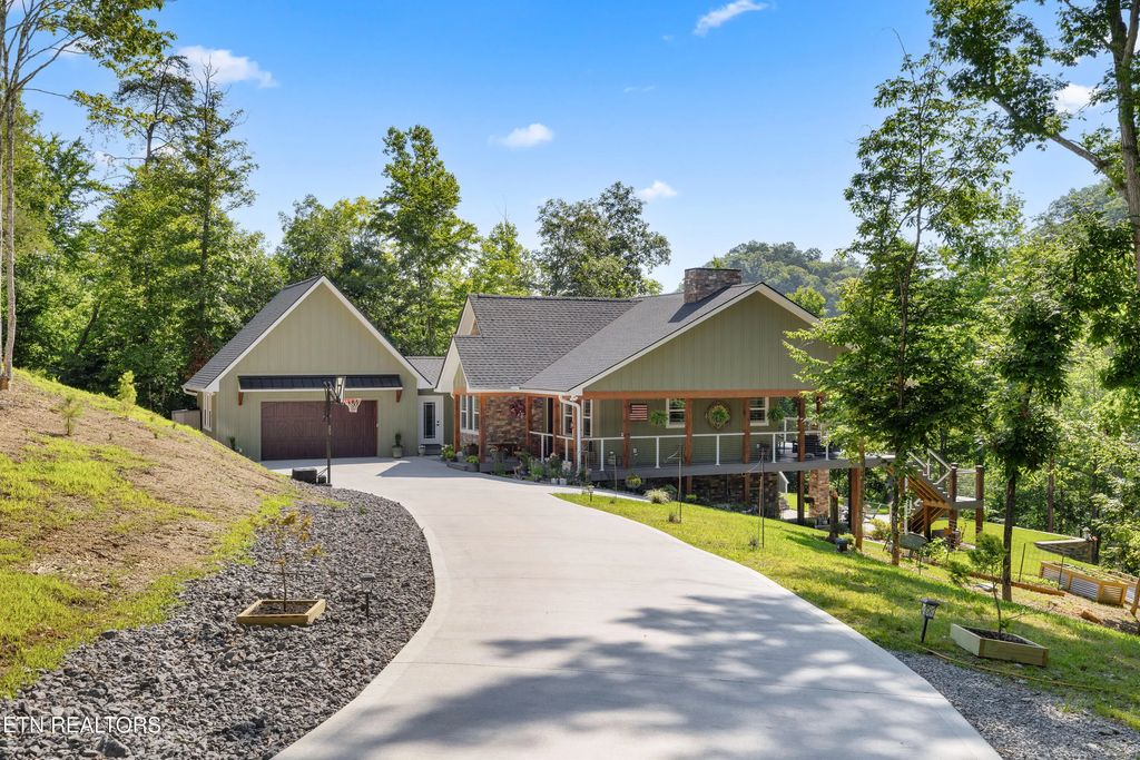 300 Black Fox Harbor Rd, Washburn