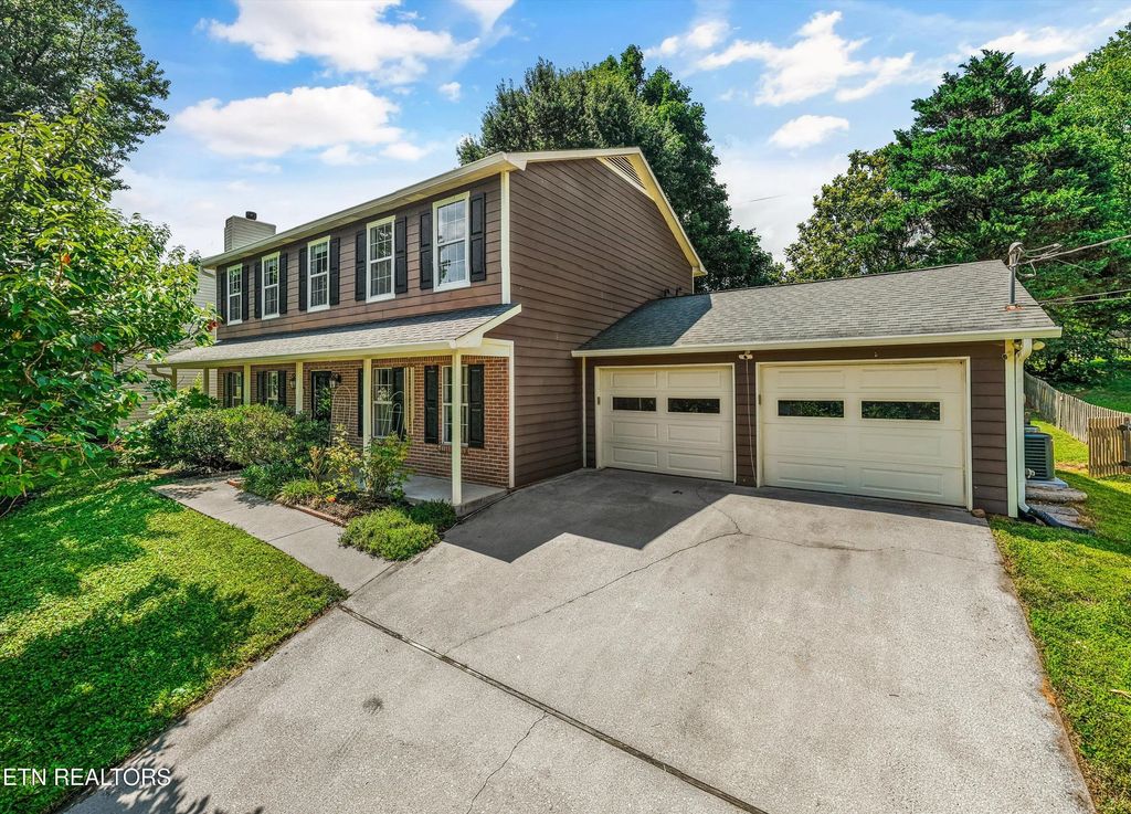 11033 Center Cross Drive, Knoxville