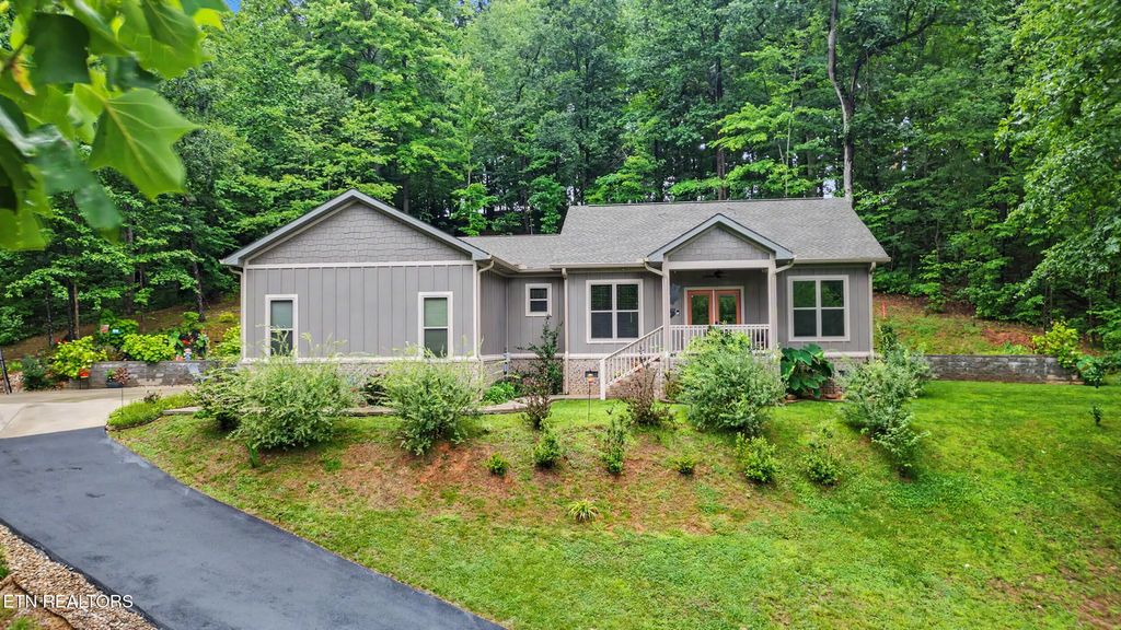 1016 Country Mountain Rd, Cosby