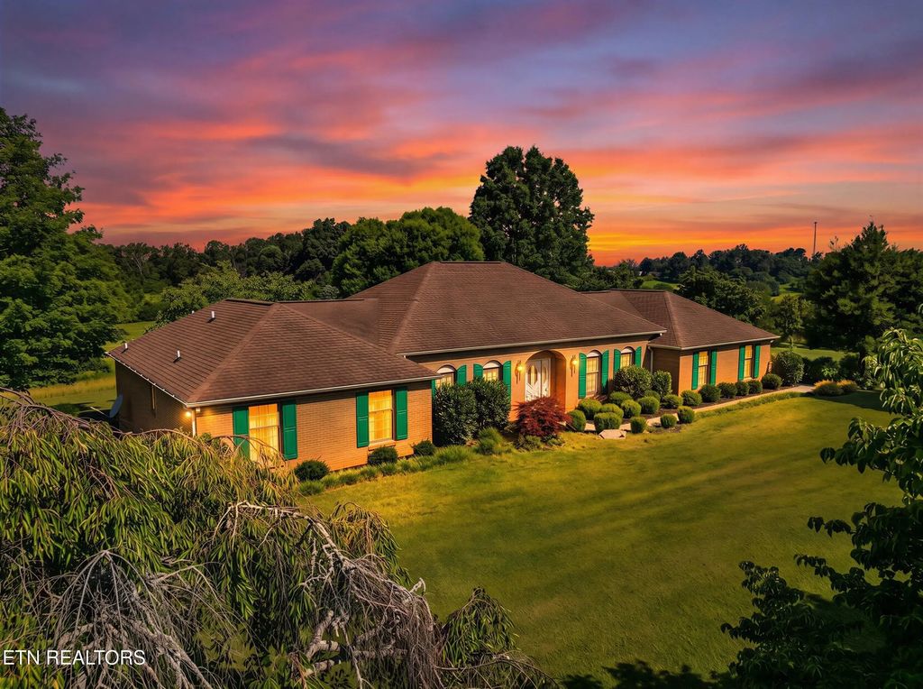377 Thomas Loop Rd, Sevierville
