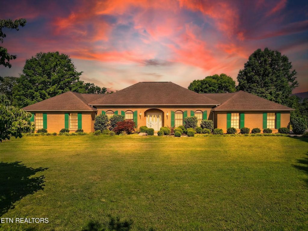 377 Thomas Loop Rd, Sevierville