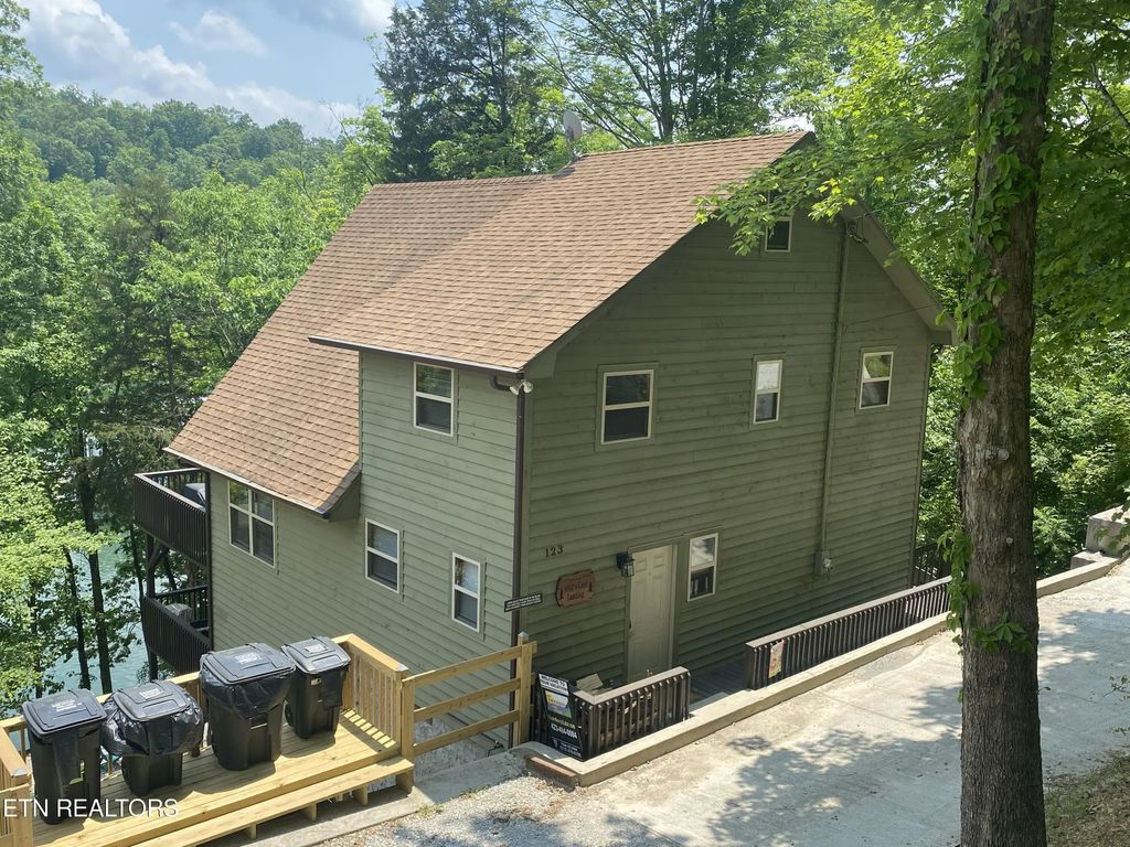 123 Flat Lake Circle, Speedwell