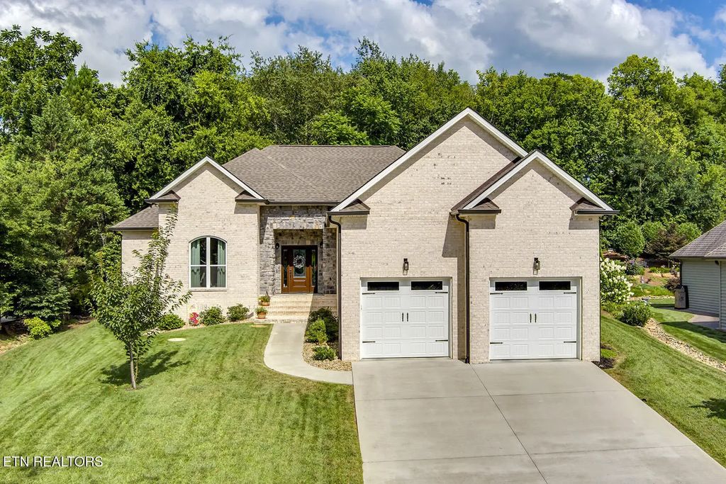 218 Chatuga Way, Loudon