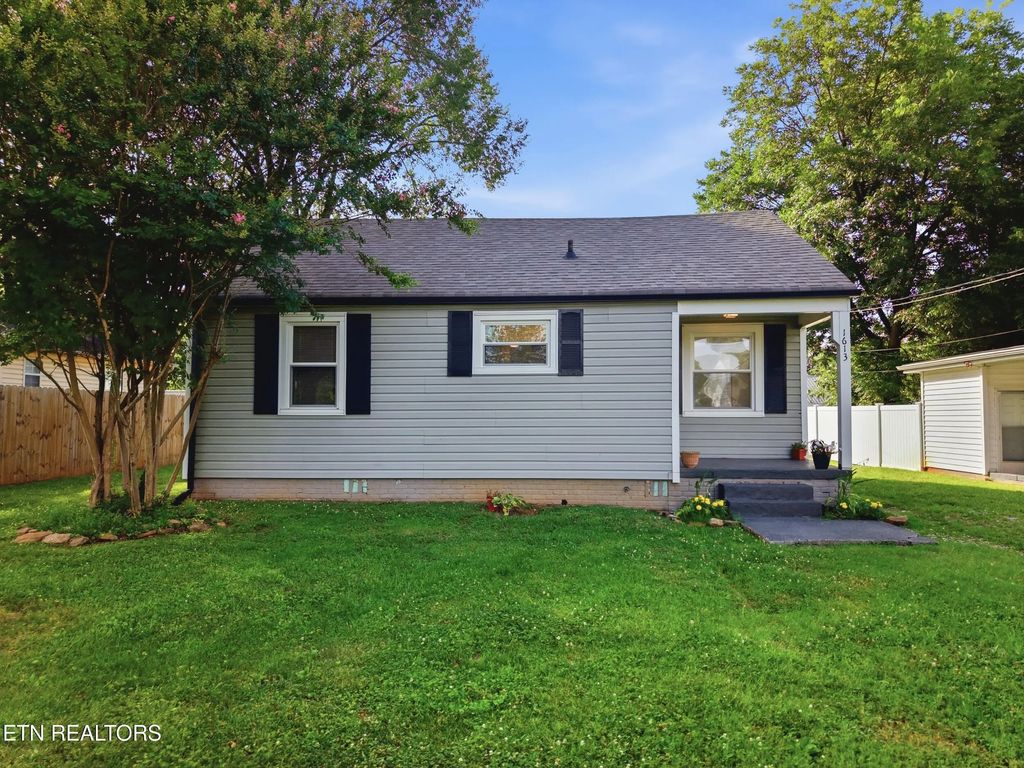 1613 Madison Ave, Maryville