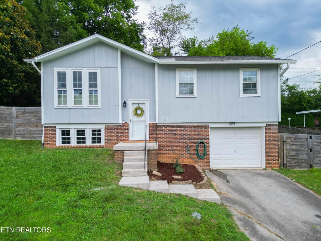 6105 Travis Drive, Knoxville