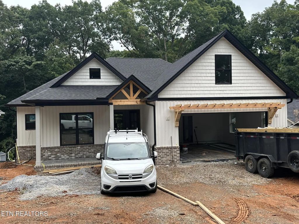 221 Ootsima Way, Loudon