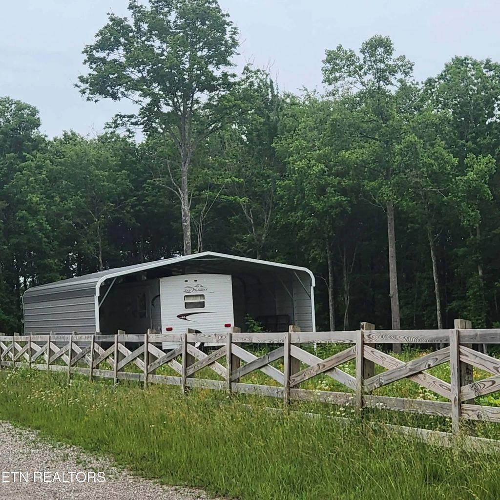 186 Crockett Cemetery Rd, Jamestown