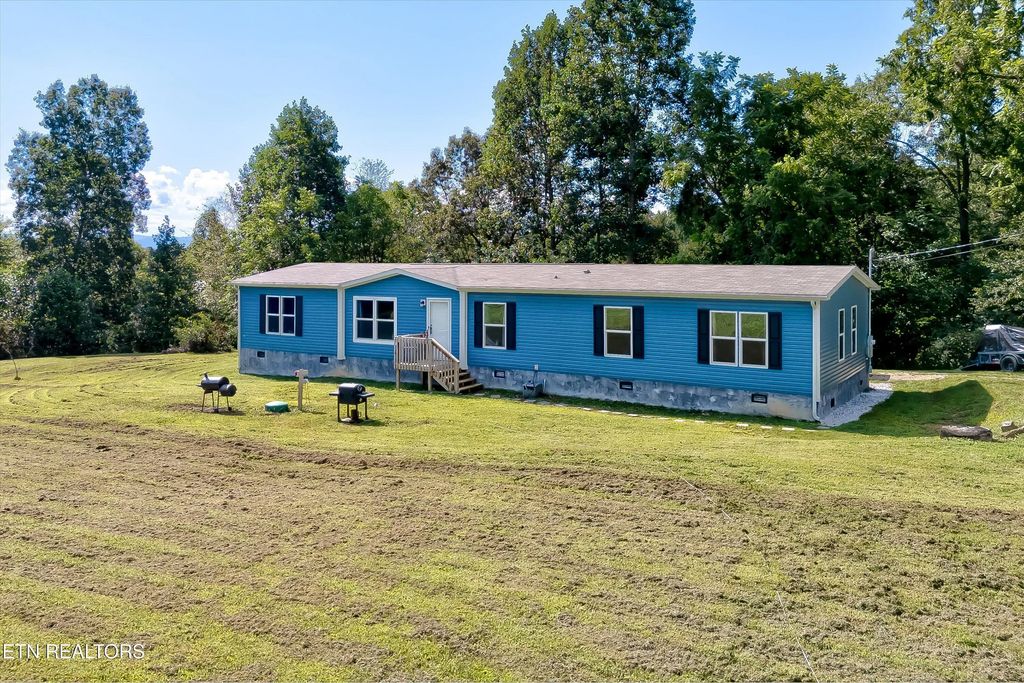 246 Nydeck Rd, Robbins