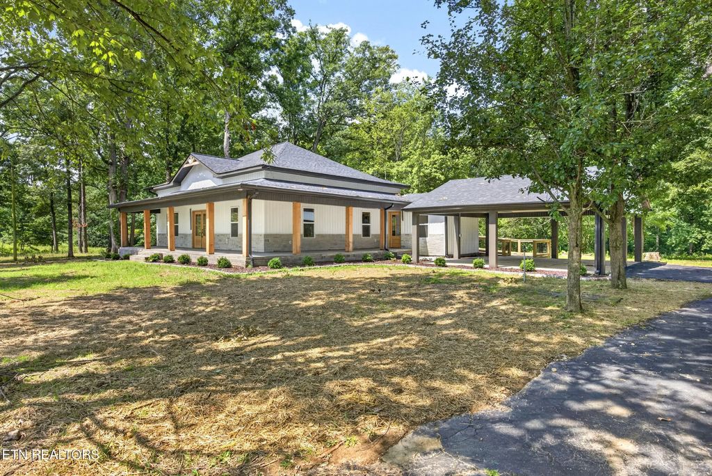 909 Hawkins Crawford Rd, Cookeville