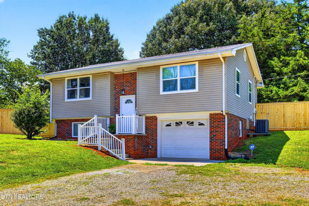 235 Oak Grove Rd, Madisonville