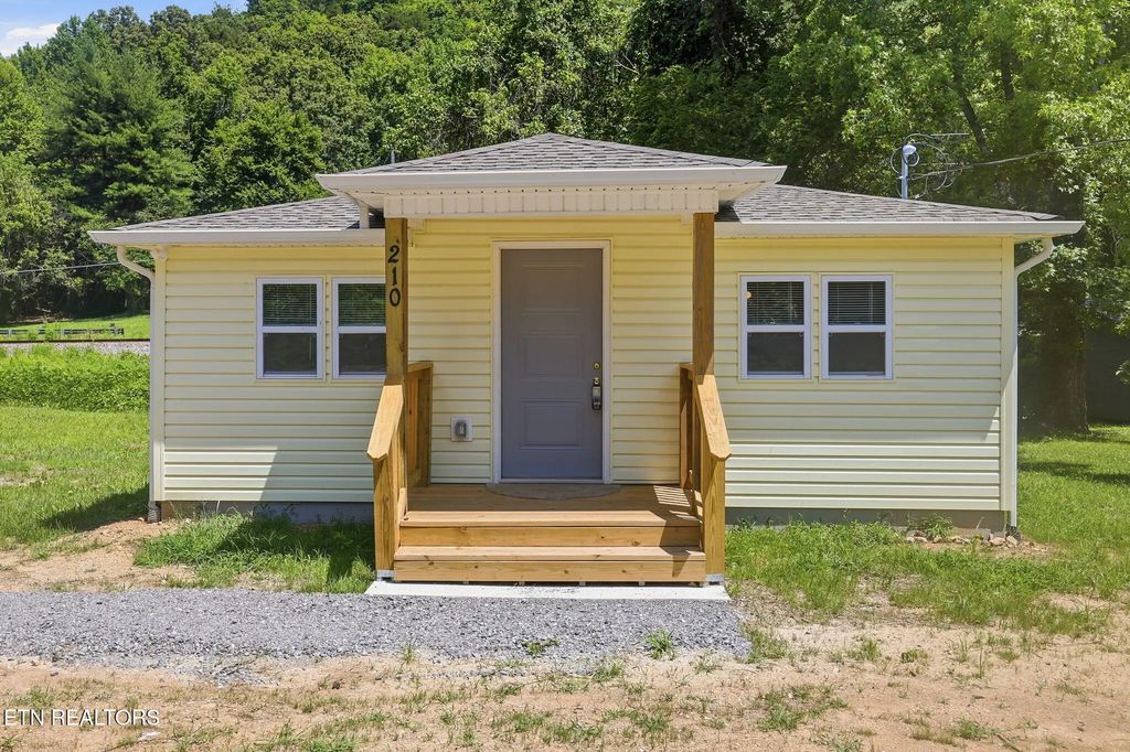 210 E Spring St, Oliver Springs