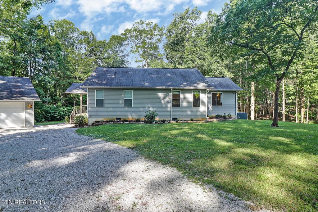 227 Avondale Lane, Sparta