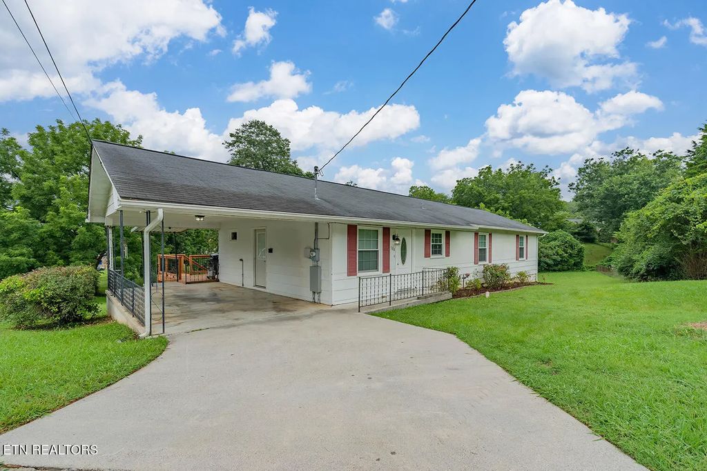104 W Sheridan Place, Oak Ridge