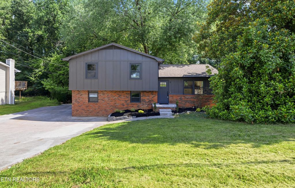6015 John May Drive, Knoxville