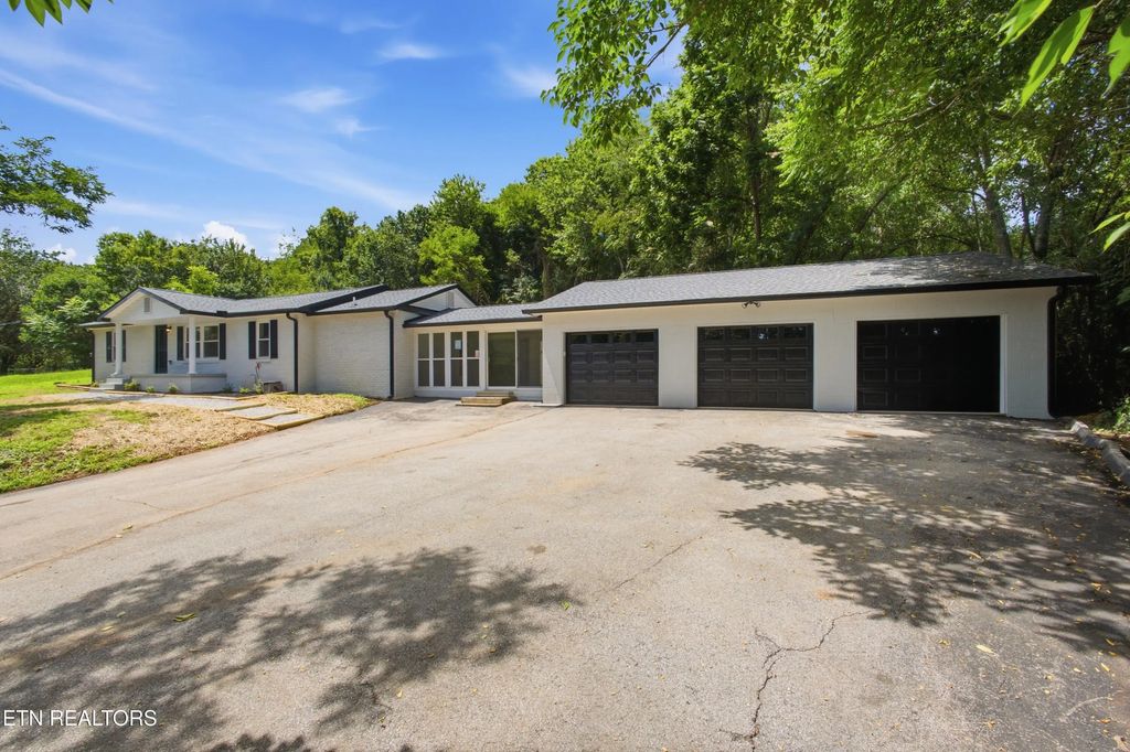 1946 Bluff Rd, Harriman