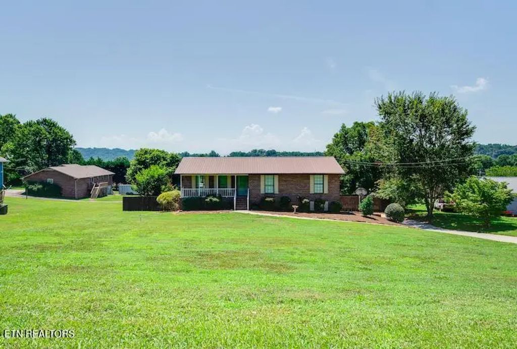 1807 Oakmont Circle, Louisville