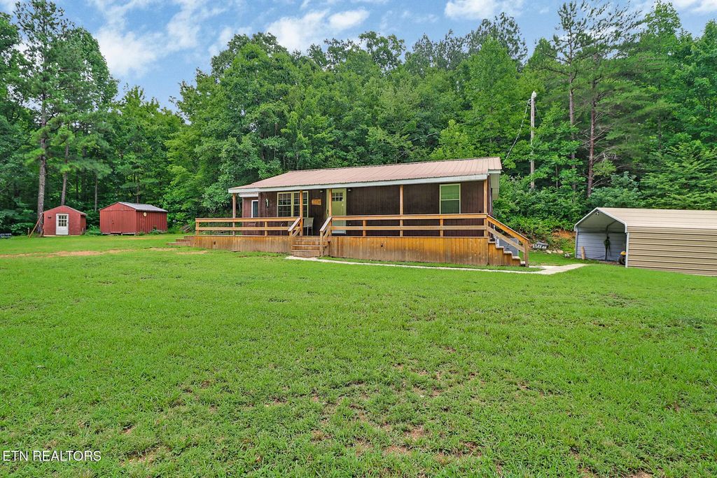 615 E Robbins Rd, Robbins