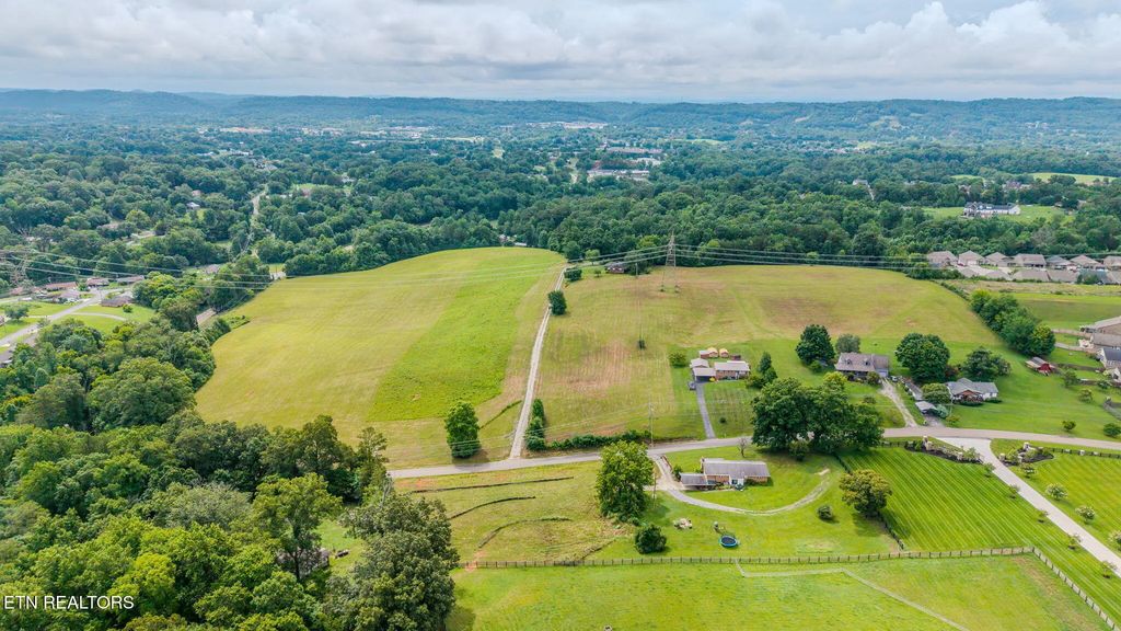 8150 Pelleaux Rd, Knoxville