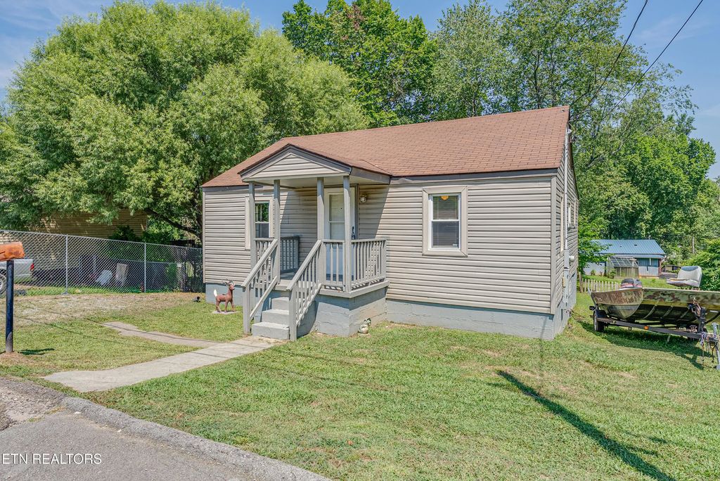 1013 E Drive, Knoxville