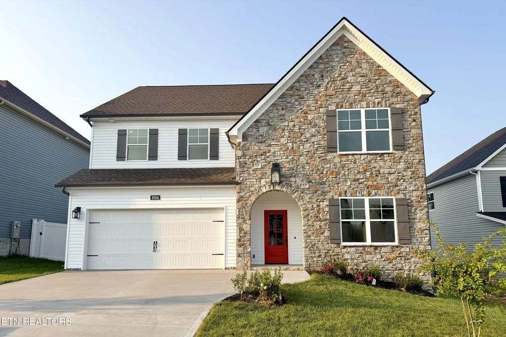8914 Queensdale Lane, Knoxville