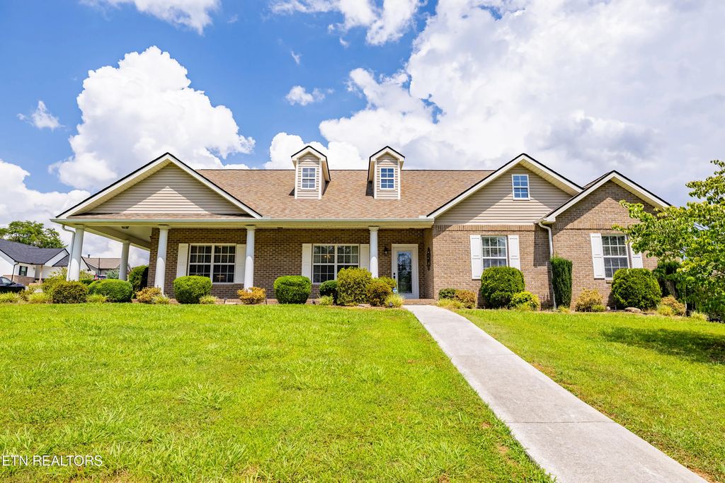 8002 Stone Hollow Drive, Knoxville