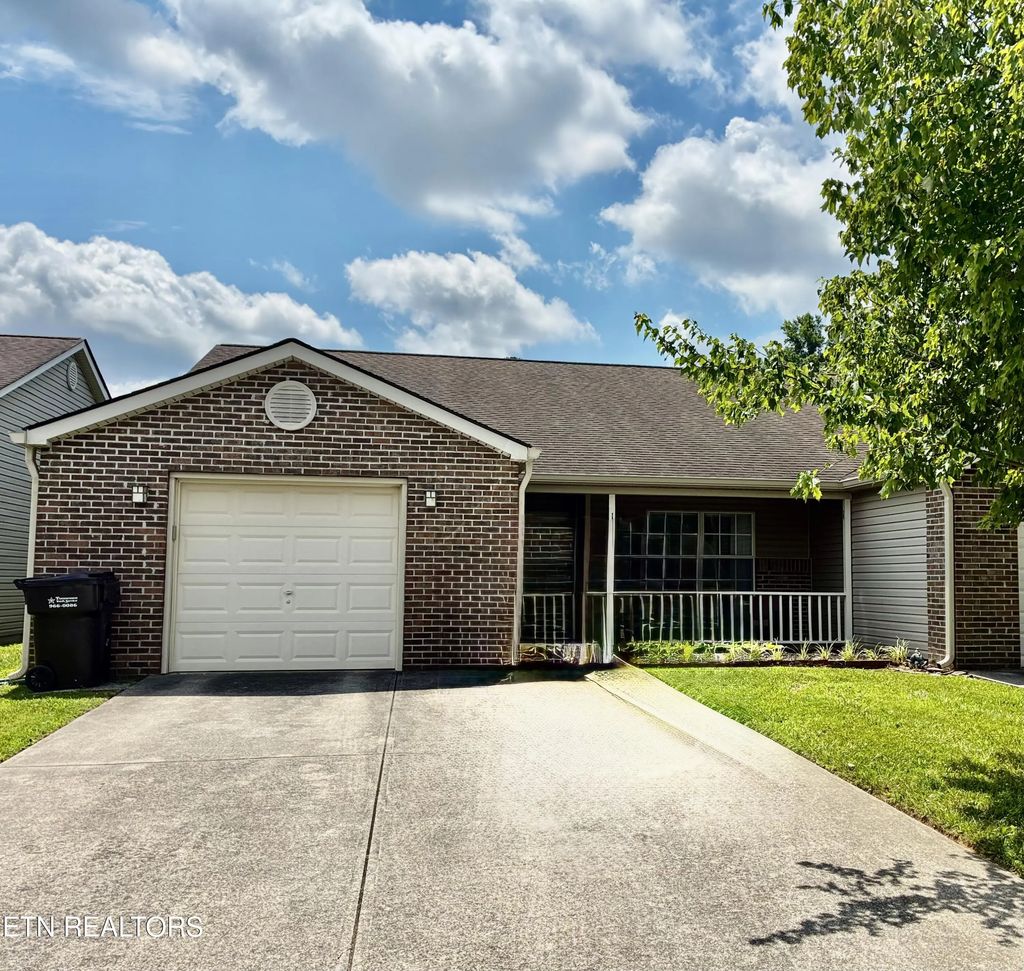 10024 Greylock Way, Knoxville