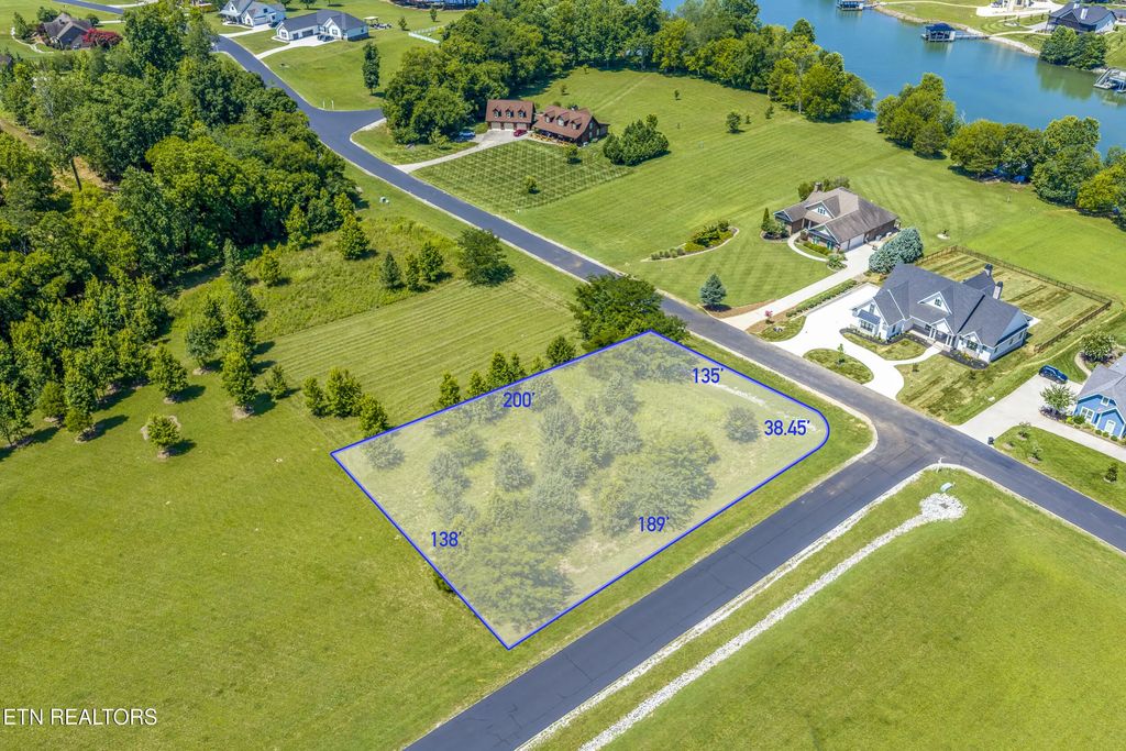 271 W Shore Drive, Rockwood