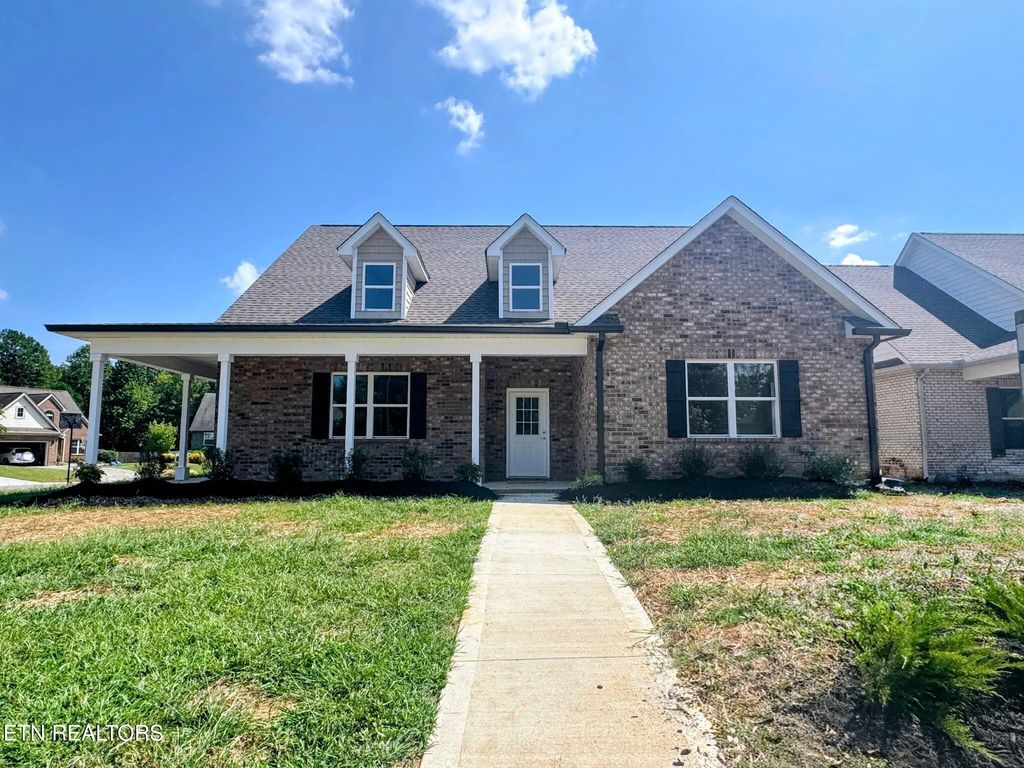 162 Crossroads Blvd, Oak Ridge