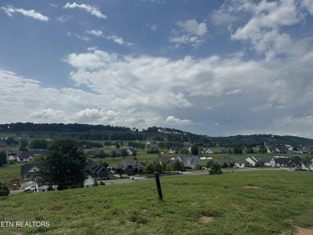 325 Eagle Point Drive, Loudon