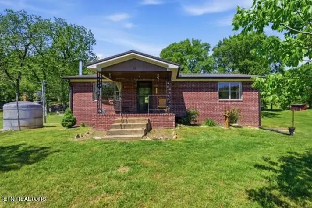 1840 Rock Springs Rd, Watertown