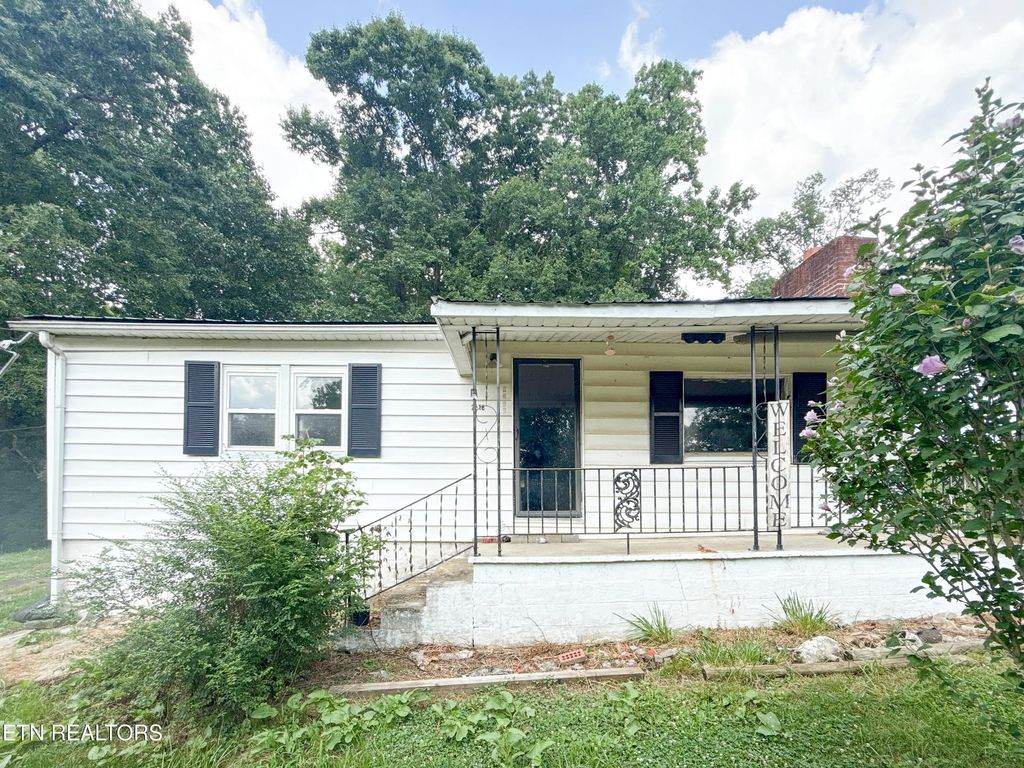2518 Roseberry Rd, Mascot