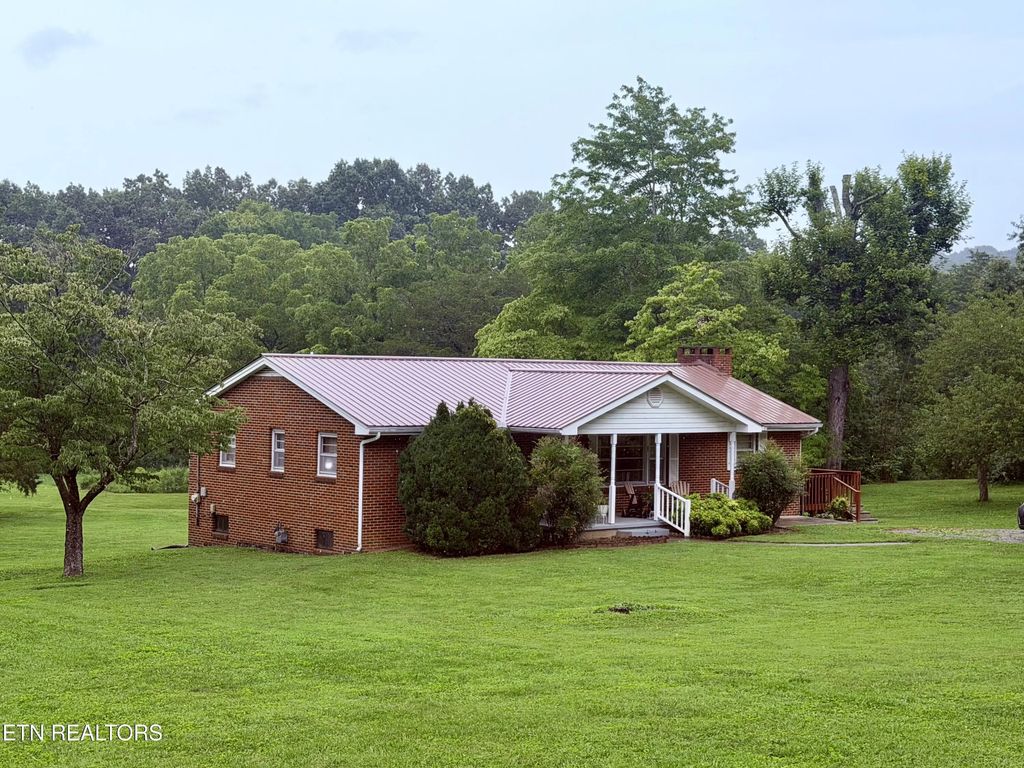 371 Pinecrest Rd, Jacksboro