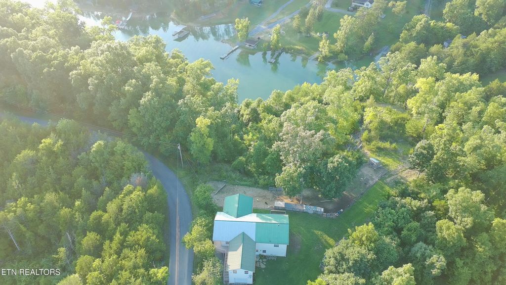 1225 Paradise Lane, Dandridge
