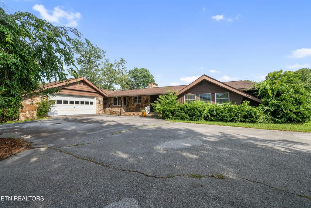 820 Highway 68, Crossville